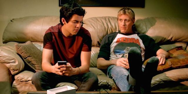 Miguel-helping-Johnny-with-his-smartphone-Cropped